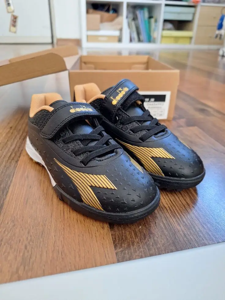 נעלי כדורגל דיאדורה דיאדורה – Diadora Kids יד שנייה בנמיז - Nemyz