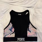 טופ ספורט pink Victoria’s Secret - ויקטוריה'ס סיקרט יד שנייה בנמיז - Nemyz