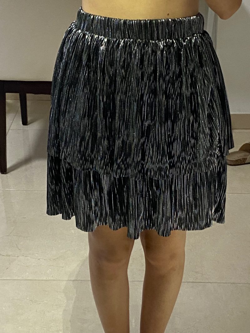 חצאית קומות שחור כסף Vero Moda – ורו מודה יד שנייה בנמיז - Nemyz