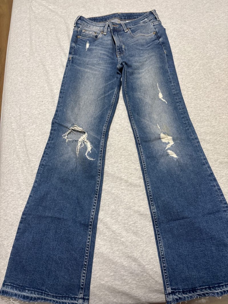 גינס גזרת פלייר H&M - אייץ' אנד אם יד שנייה בנמיז - Nemyz
