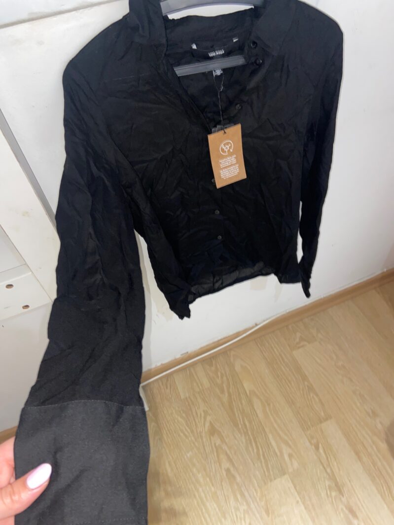 חולצה שחורה מכופתרת Vero Moda – ורו מודה יד שנייה בנמיז - Nemyz