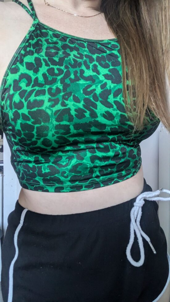 חולצה ירוקה מנומרת Bershka – ברשקה יד שנייה בנמיז - Nemyz