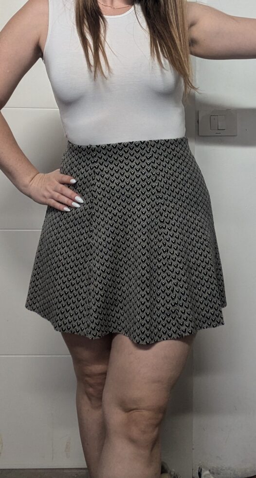חצאית הדפס ברשקה Bershka – ברשקה יד שנייה בנמיז - Nemyz