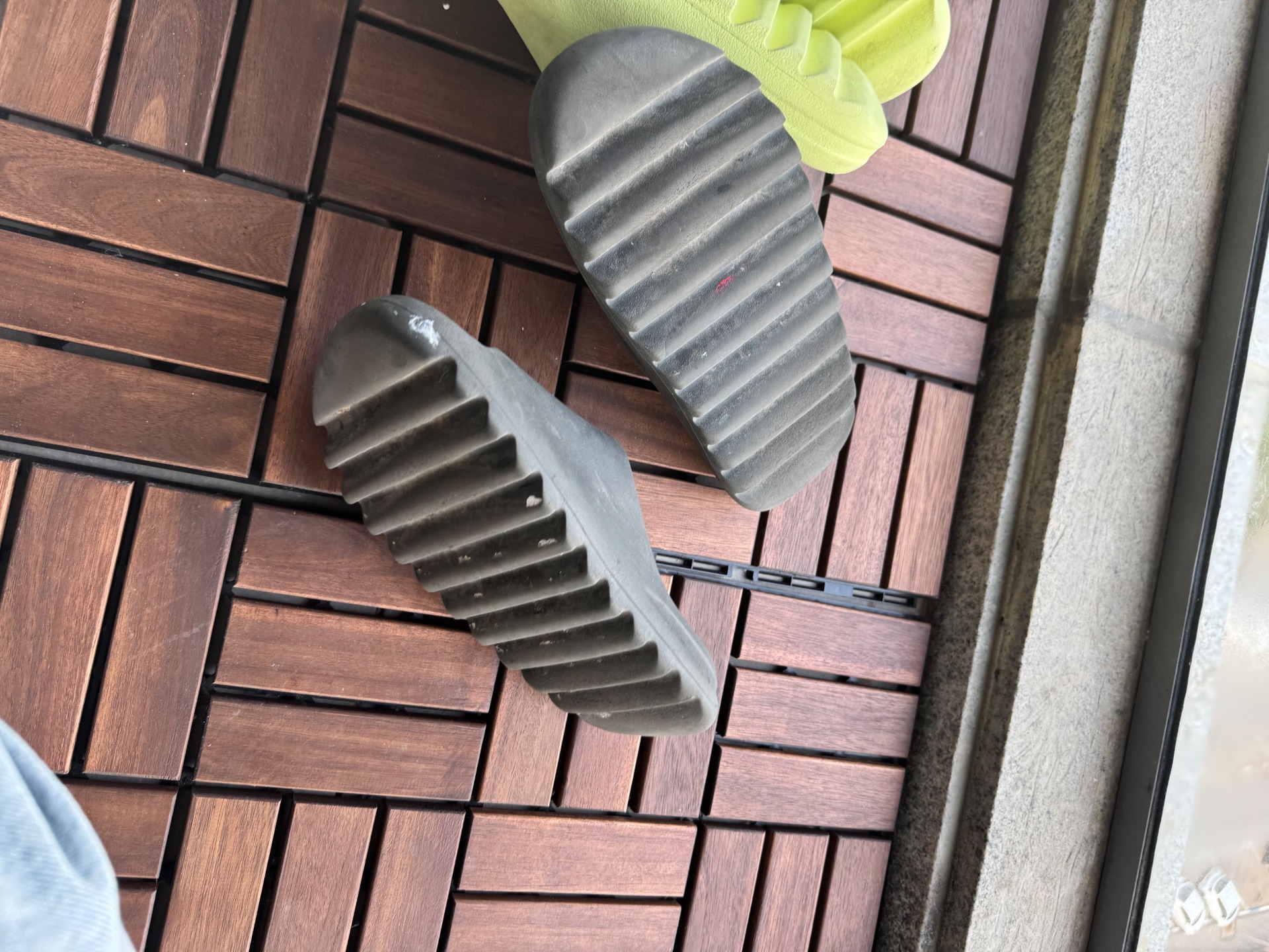 שני זוגות Yeezy Adidas – אדידס יד שנייה בנמיז - Nemyz