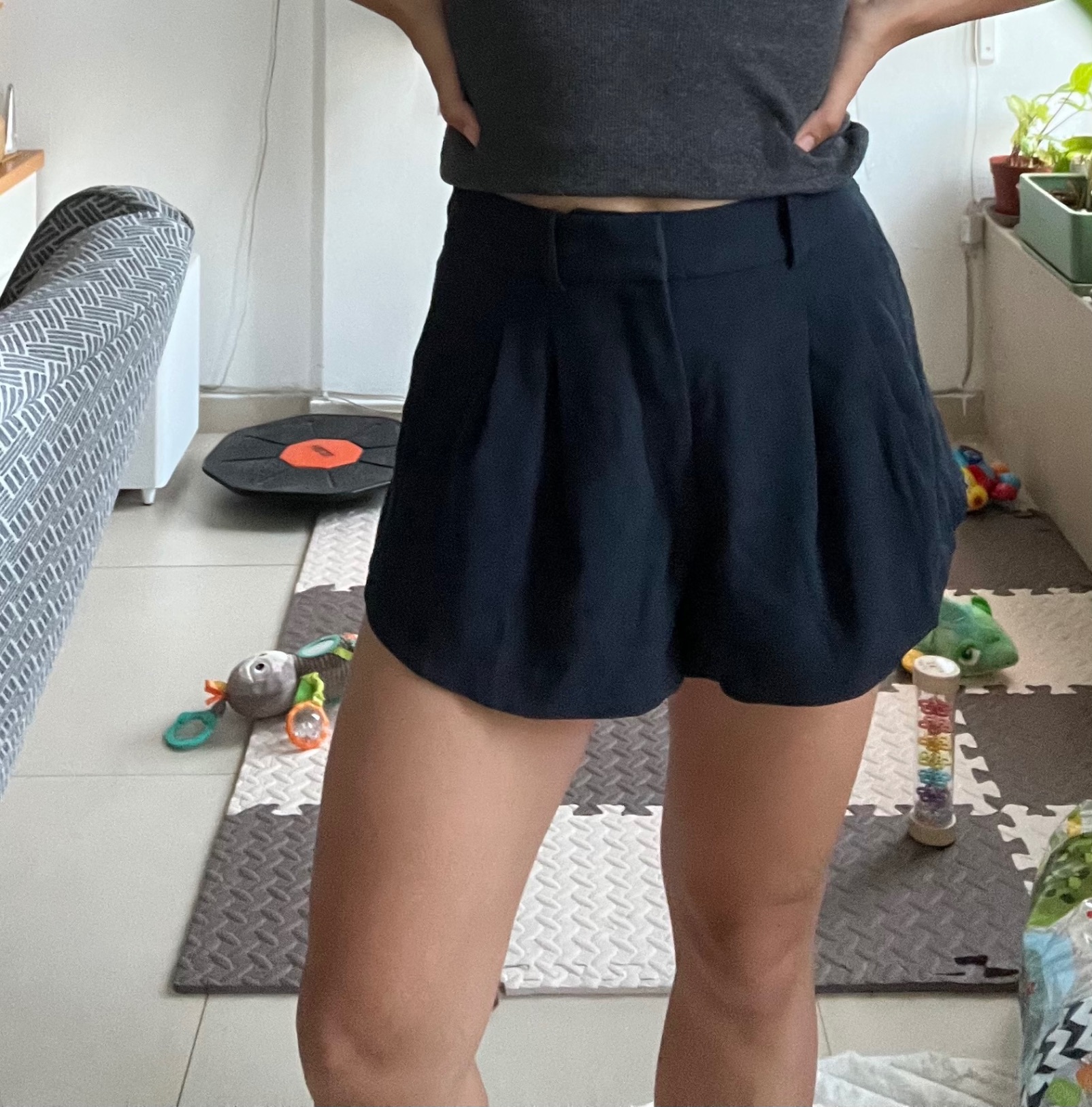 שורטס מחוייט נייבי אריטציה-Aritzia יד שנייה בנמיז - Nemyz