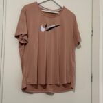 חולצת ספורט נייקי Nike - נייקי יד שנייה בנמיז - Nemyz
