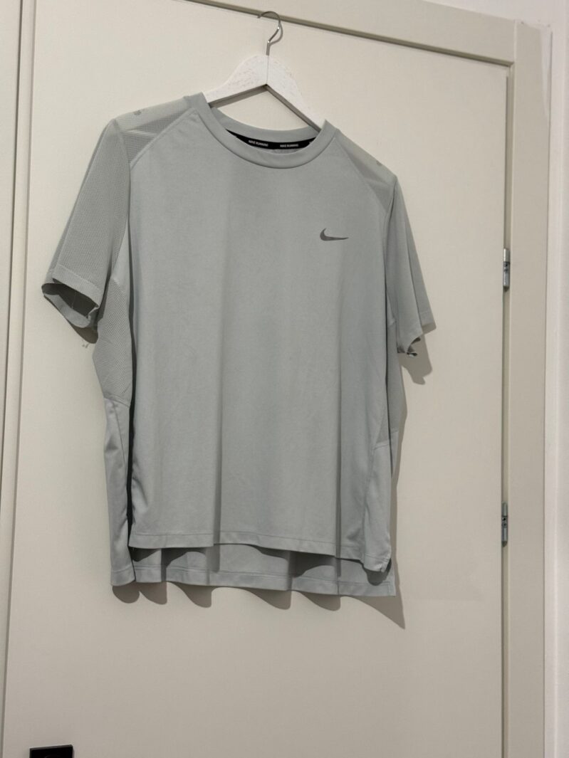 חולצת ספורט נייקי Nike - נייקי יד שנייה בנמיז - Nemyz