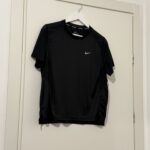 חולצת ספורט נייקי Nike - נייקי יד שנייה בנמיז - Nemyz