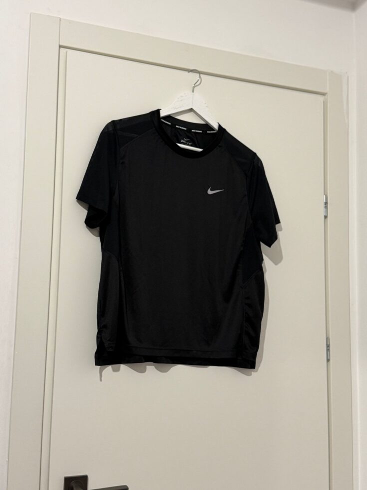 חולצת ספורט נייקי Nike - נייקי יד שנייה בנמיז - Nemyz