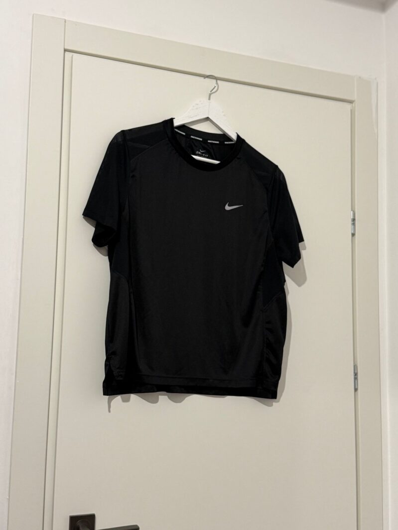 חולצת ספורט נייקי Nike - נייקי יד שנייה בנמיז - Nemyz