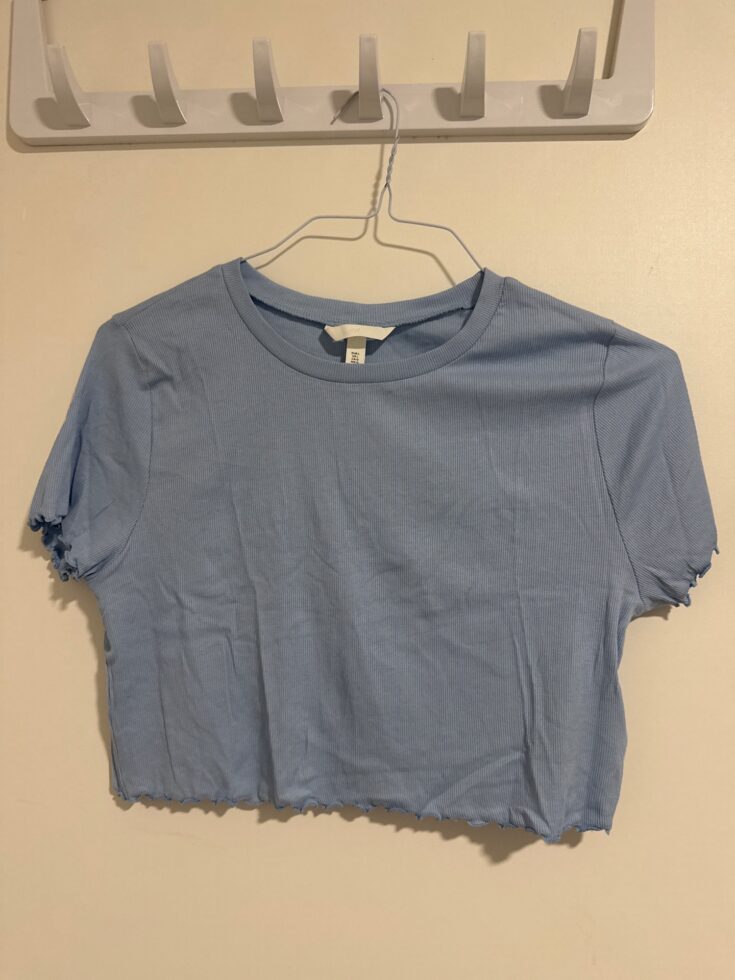 חולצת קצרה תכלת בהיר H&M - אייץ' אנד אם יד שנייה בנמיז - Nemyz