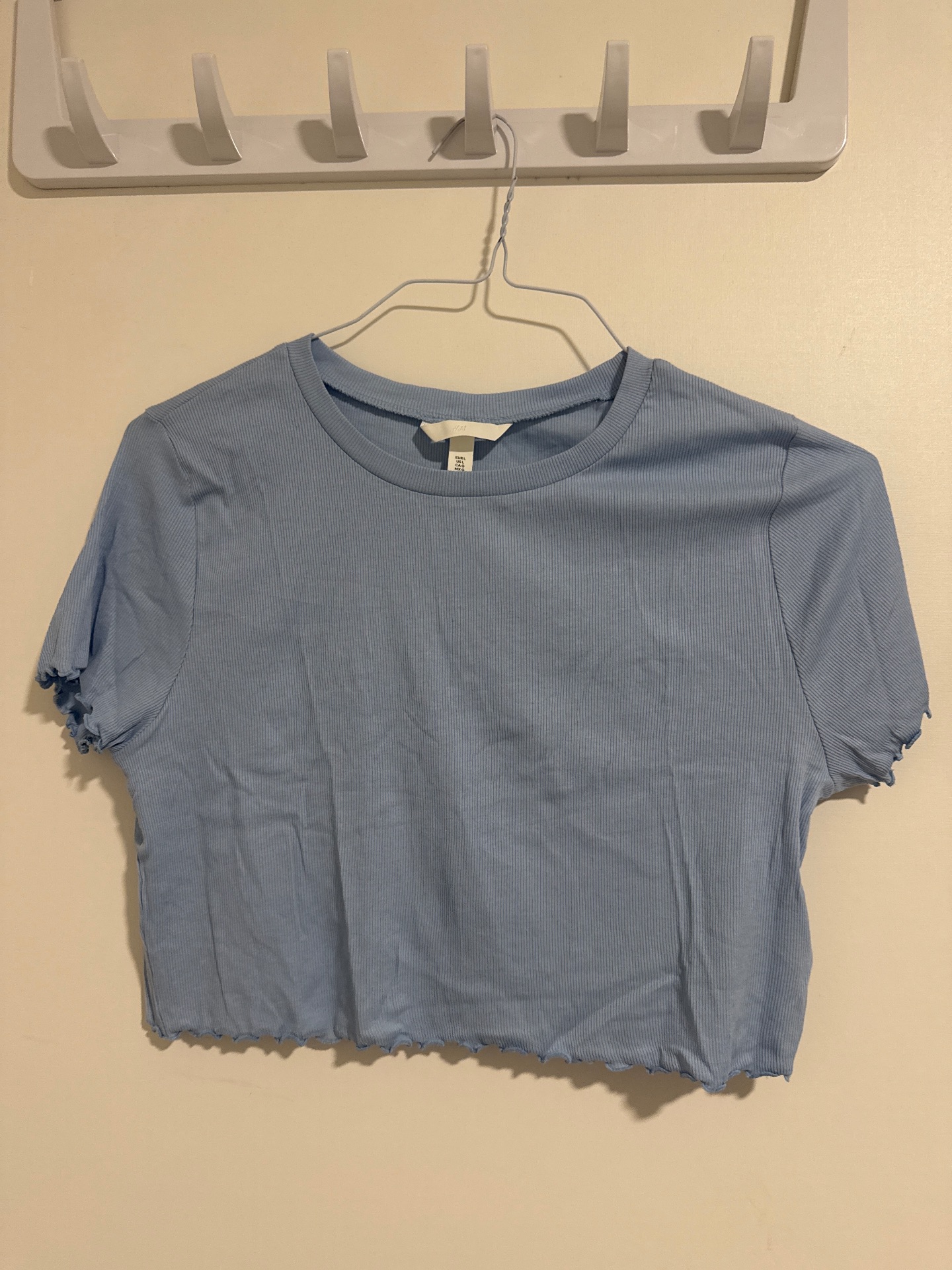 חולצת קצרה תכלת בהיר H&M - אייץ' אנד אם יד שנייה בנמיז - Nemyz