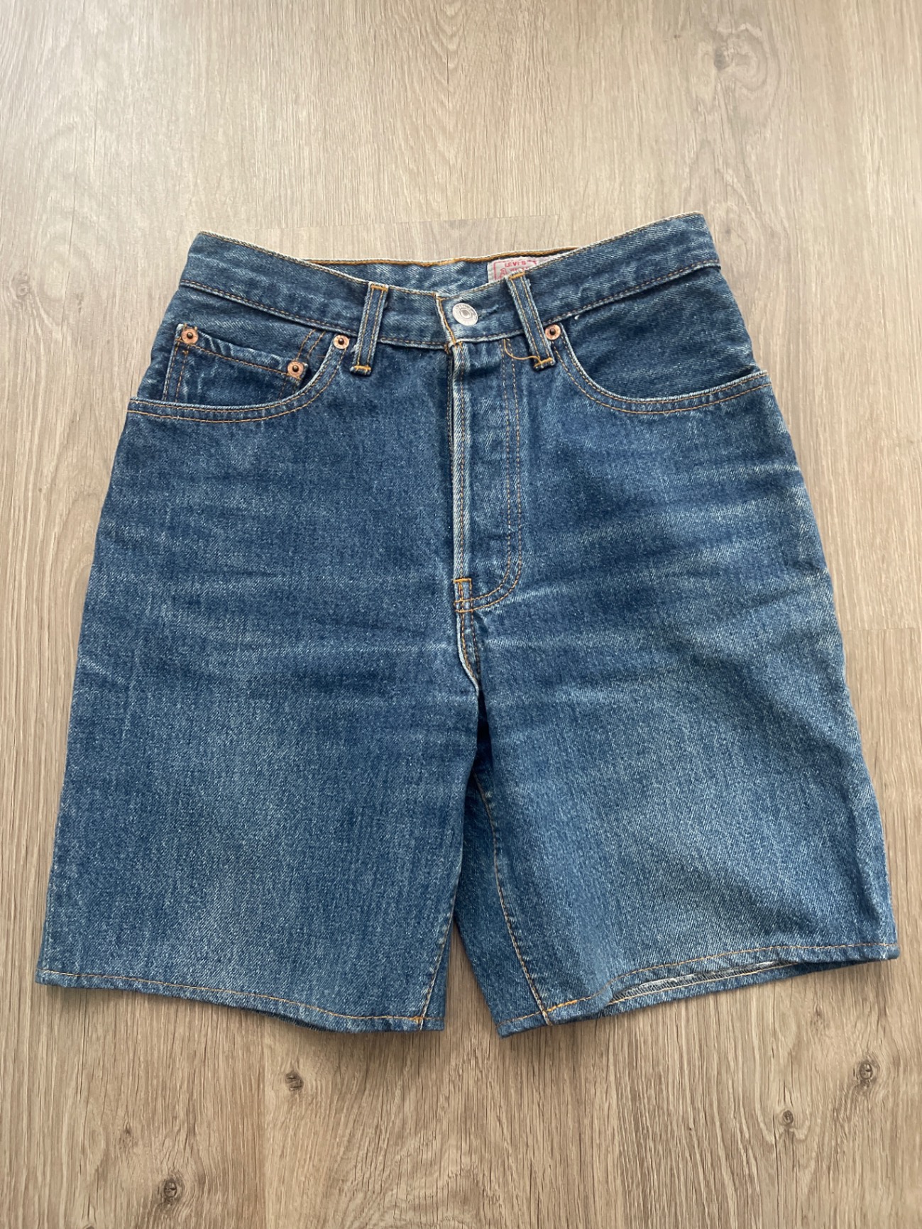 ג׳ינס קצר ליוויס Levi's - ליווייס יד שנייה בנמיז - Nemyz