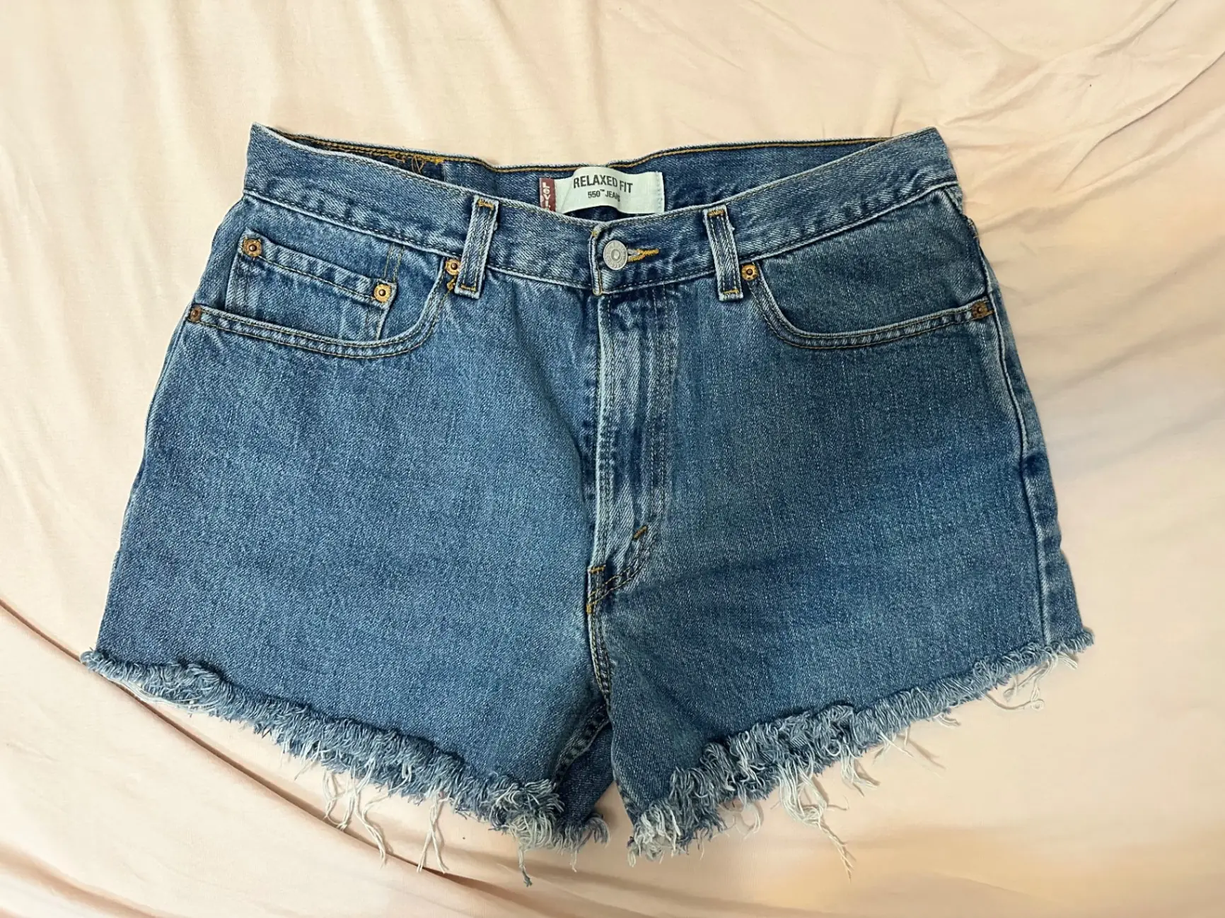 Levi’s ג׳ינס קצר וינטג’ Levi's - ליווייס יד שנייה בנמיז - Nemyz