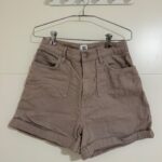 מכנסיים קצרים אורבן Urban Outfitters יד שנייה בנמיז - Nemyz