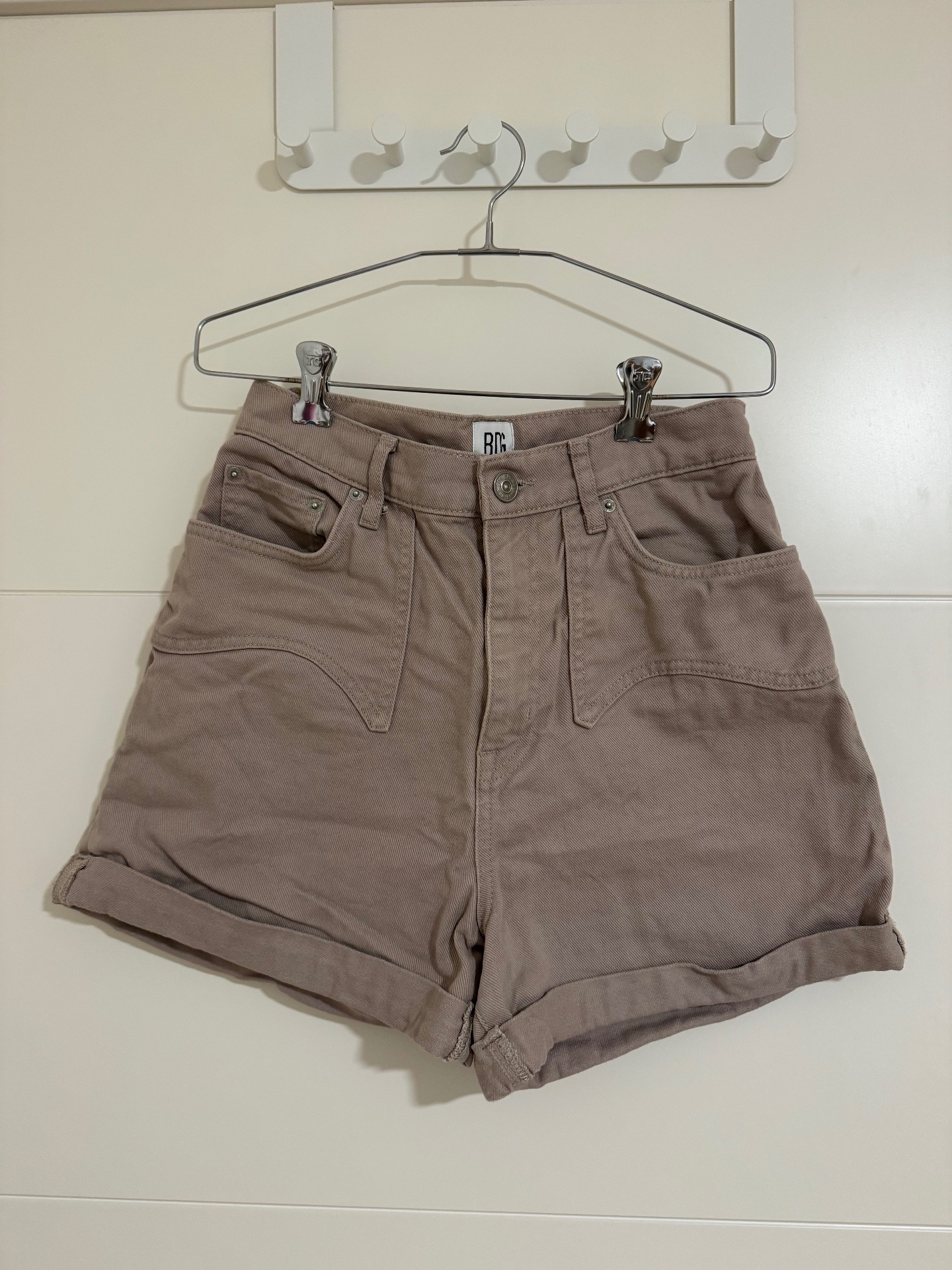 מכנסיים קצרים אורבן Urban Outfitters יד שנייה בנמיז - Nemyz