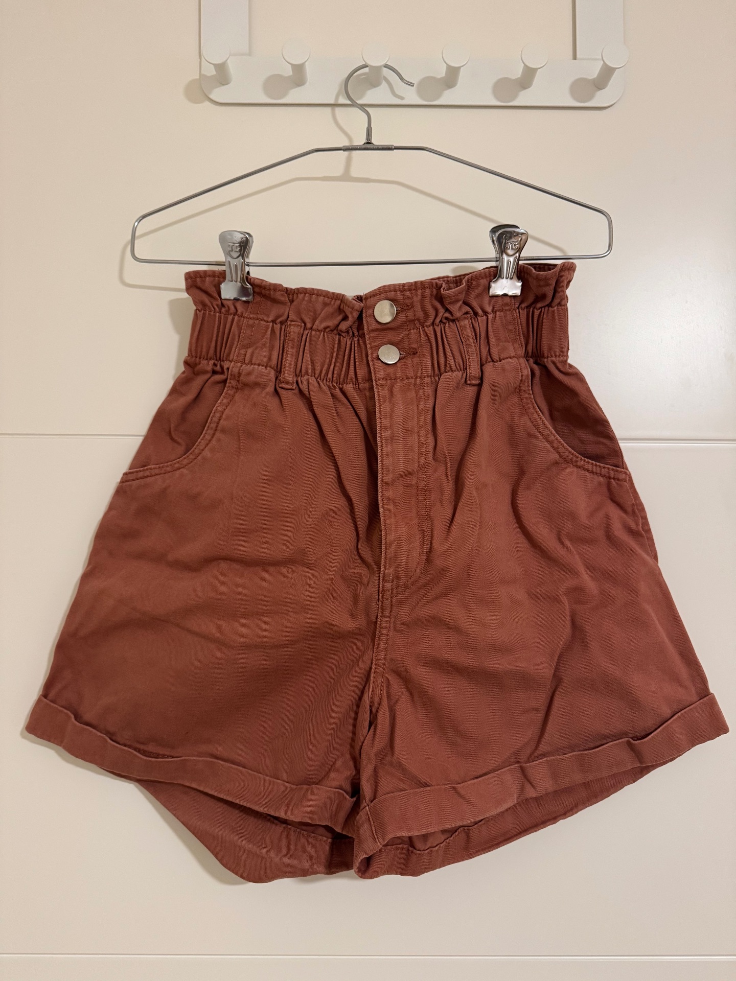 מכנסיים קצרים חמרה H&M - אייץ' אנד אם יד שנייה בנמיז - Nemyz