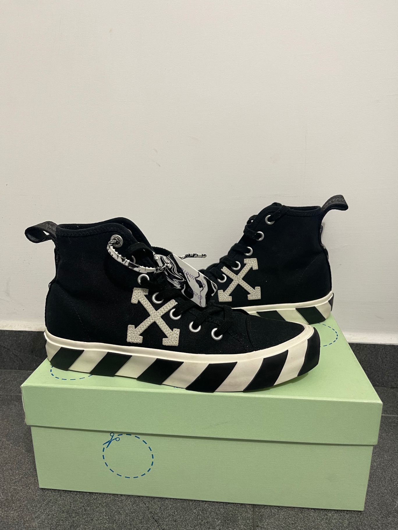 OFF-WHITE Vulcanized Off-White - אוף-ווייט יד שנייה בנמיז - Nemyz