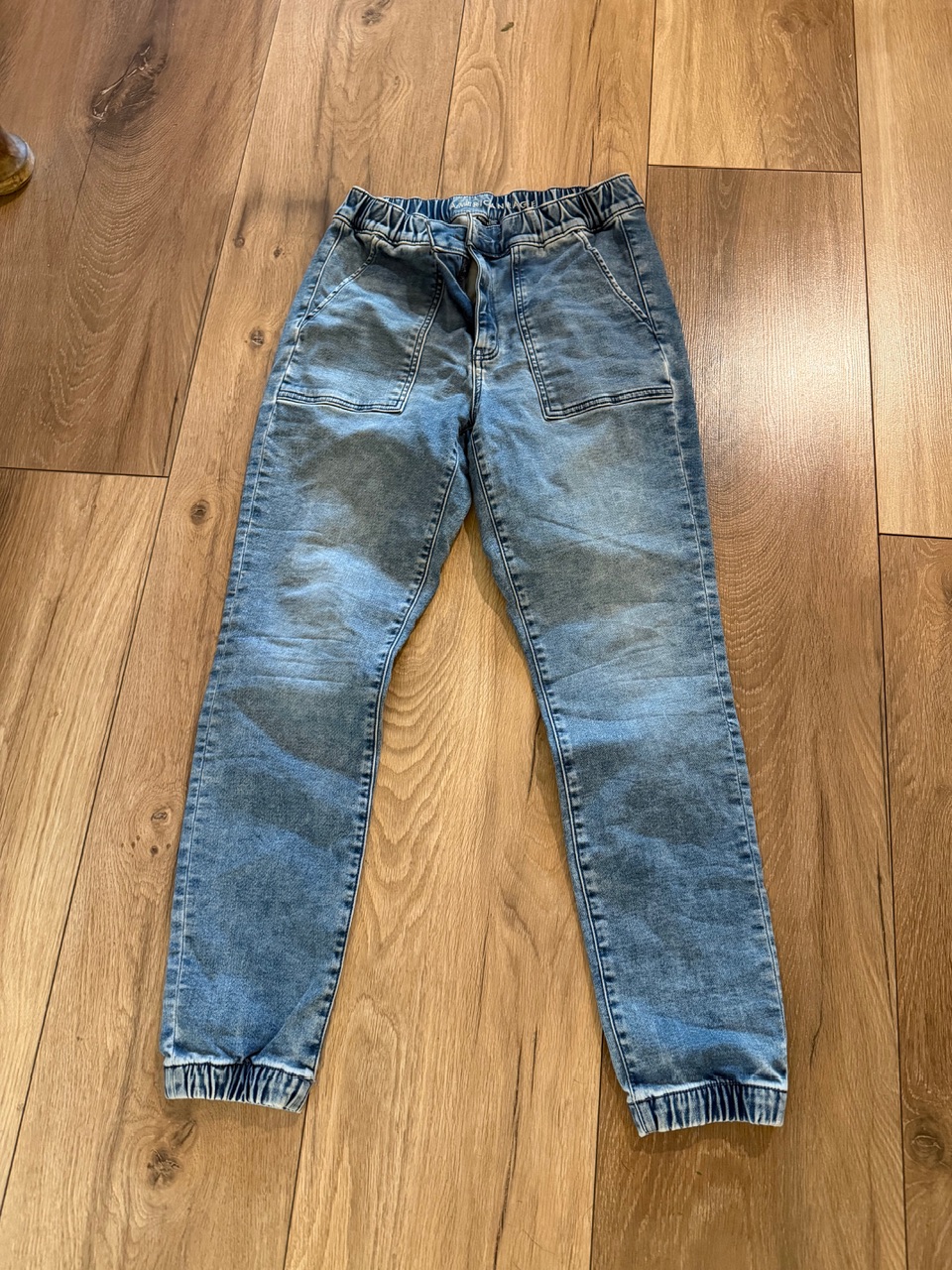 ג׳ינס עם גומי ברגליי American Eagle – אמריקן איגל יד שנייה בנמיז - Nemyz