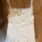 גופיה לבנה Brandy Melville יד שנייה בנמיז - Nemyz