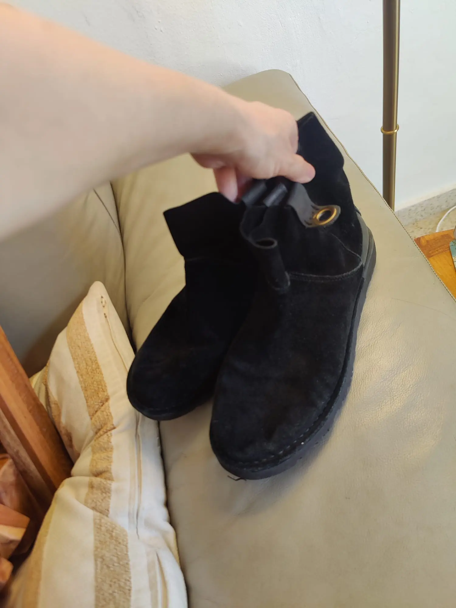 מגפיים קצרים מעור UGG - אג יד שנייה בנמיז - Nemyz