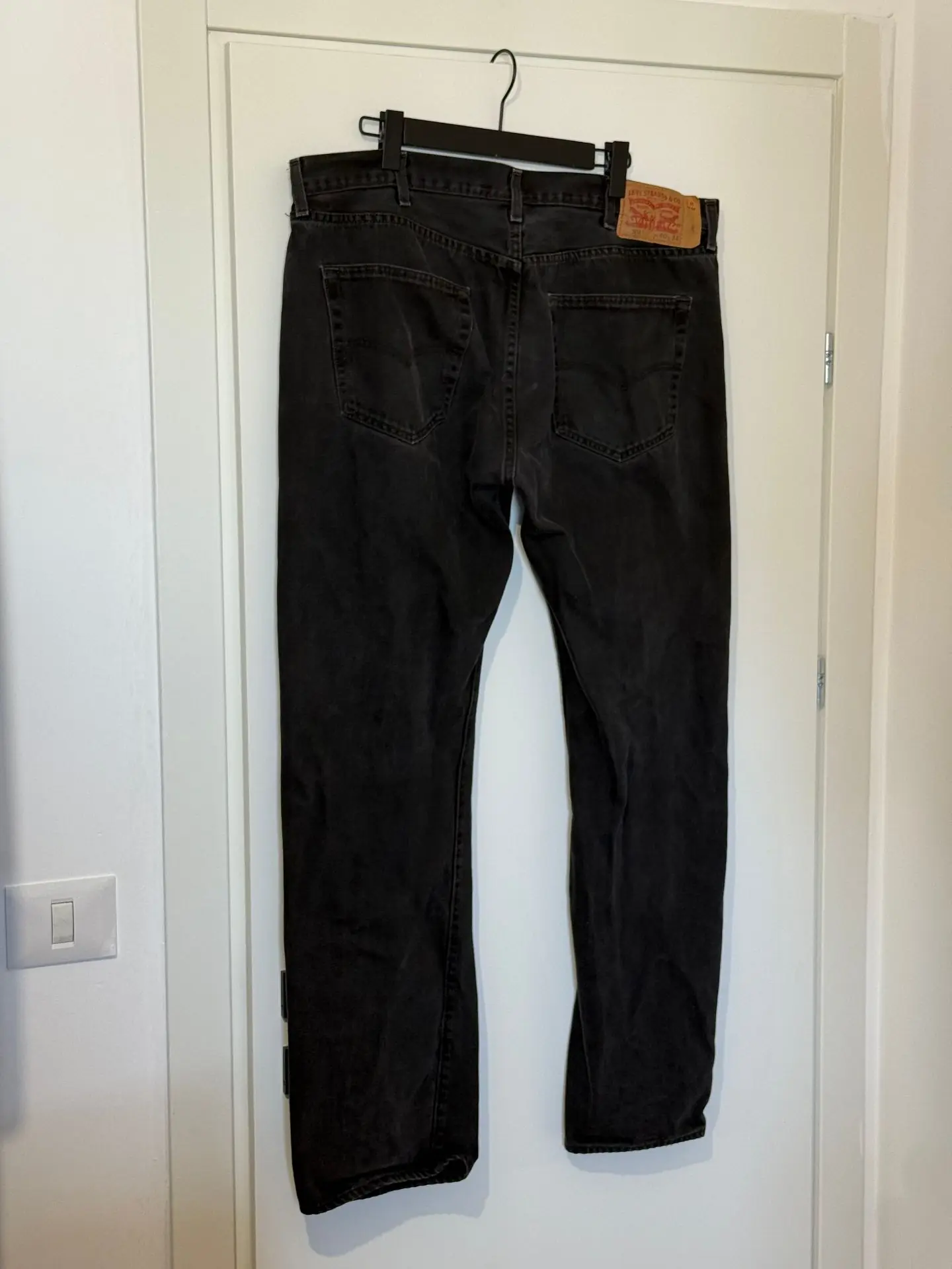 ג׳ינס ליוויס שחור Levi's - ליווייס יד שנייה בנמיז - Nemyz