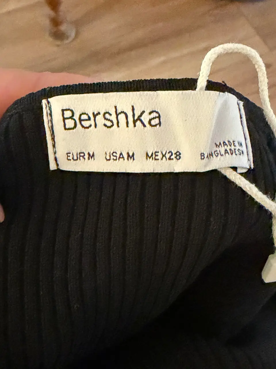 שמלה שחורה ברשקה Bershka – ברשקה יד שנייה בנמיז - Nemyz