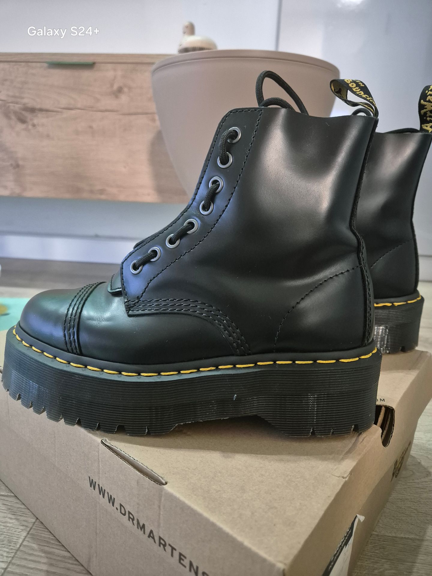 נעלי ד”ר מרטינז Dr. Martens - ד"ר מרטינס יד שנייה בנמיז - Nemyz