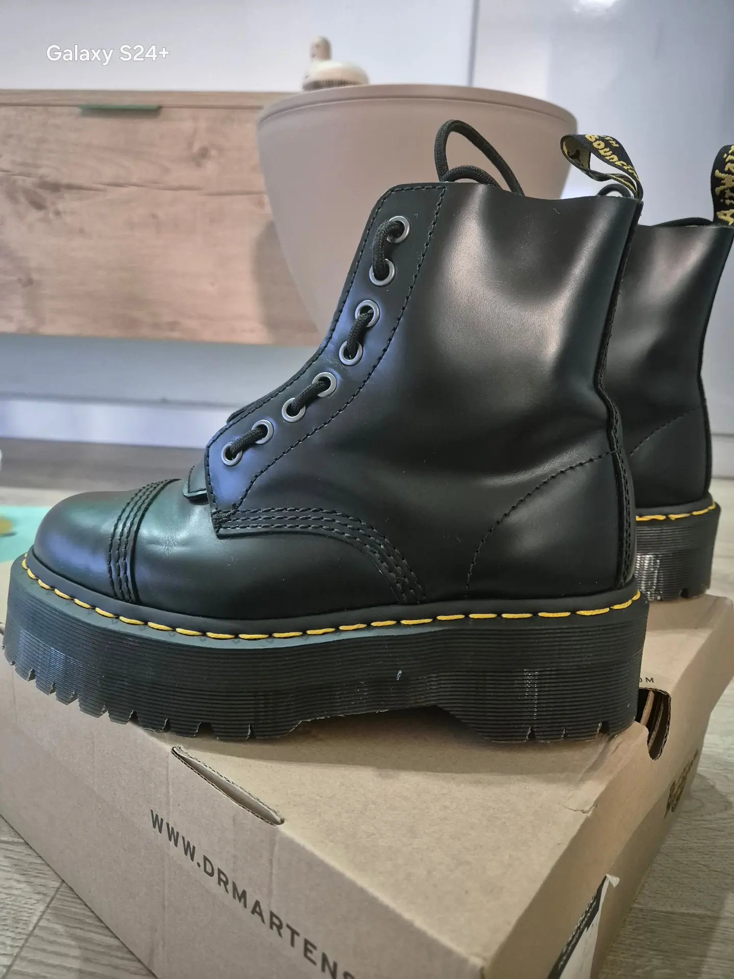נעלי ד”ר מרטינז Dr. Martens - ד"ר מרטינס יד שנייה בנמיז - Nemyz