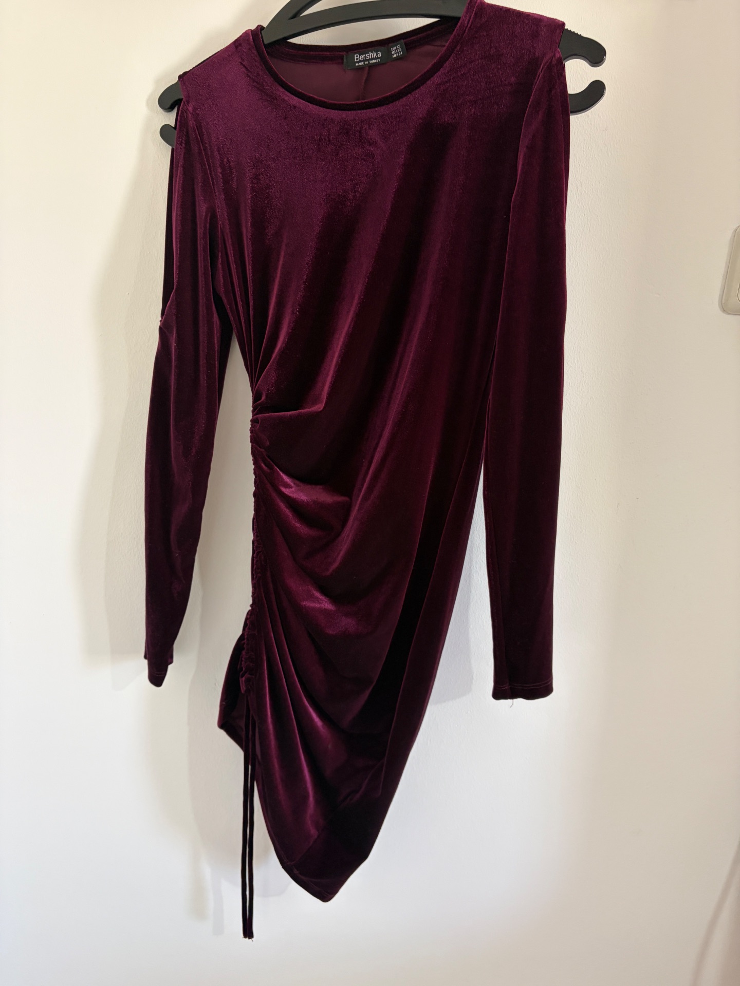 שמלת קטיפה ברשקה Bershka – ברשקה יד שנייה בנמיז - Nemyz