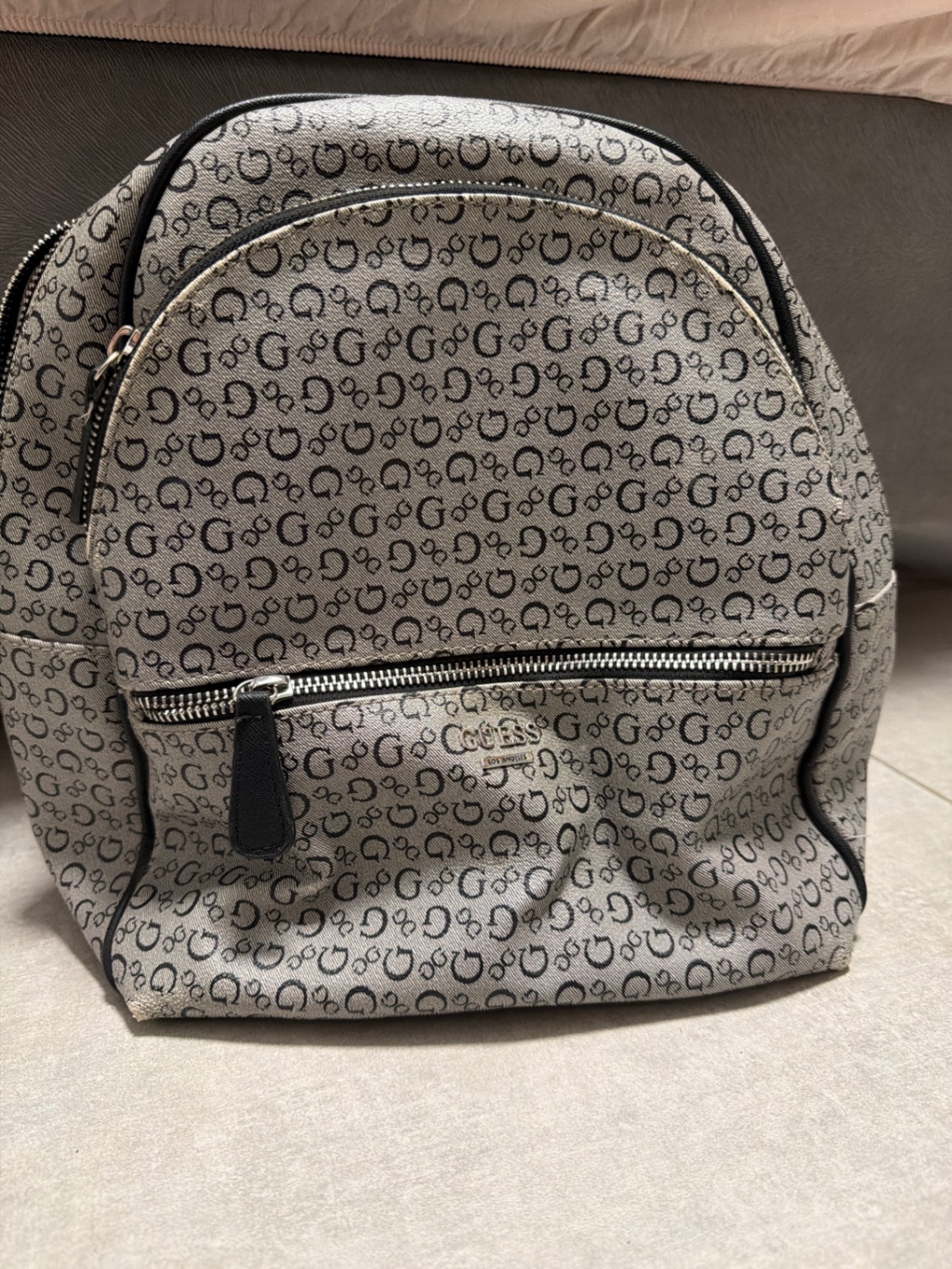 תיק גב Guess Guess - גס יד שנייה בנמיז - Nemyz