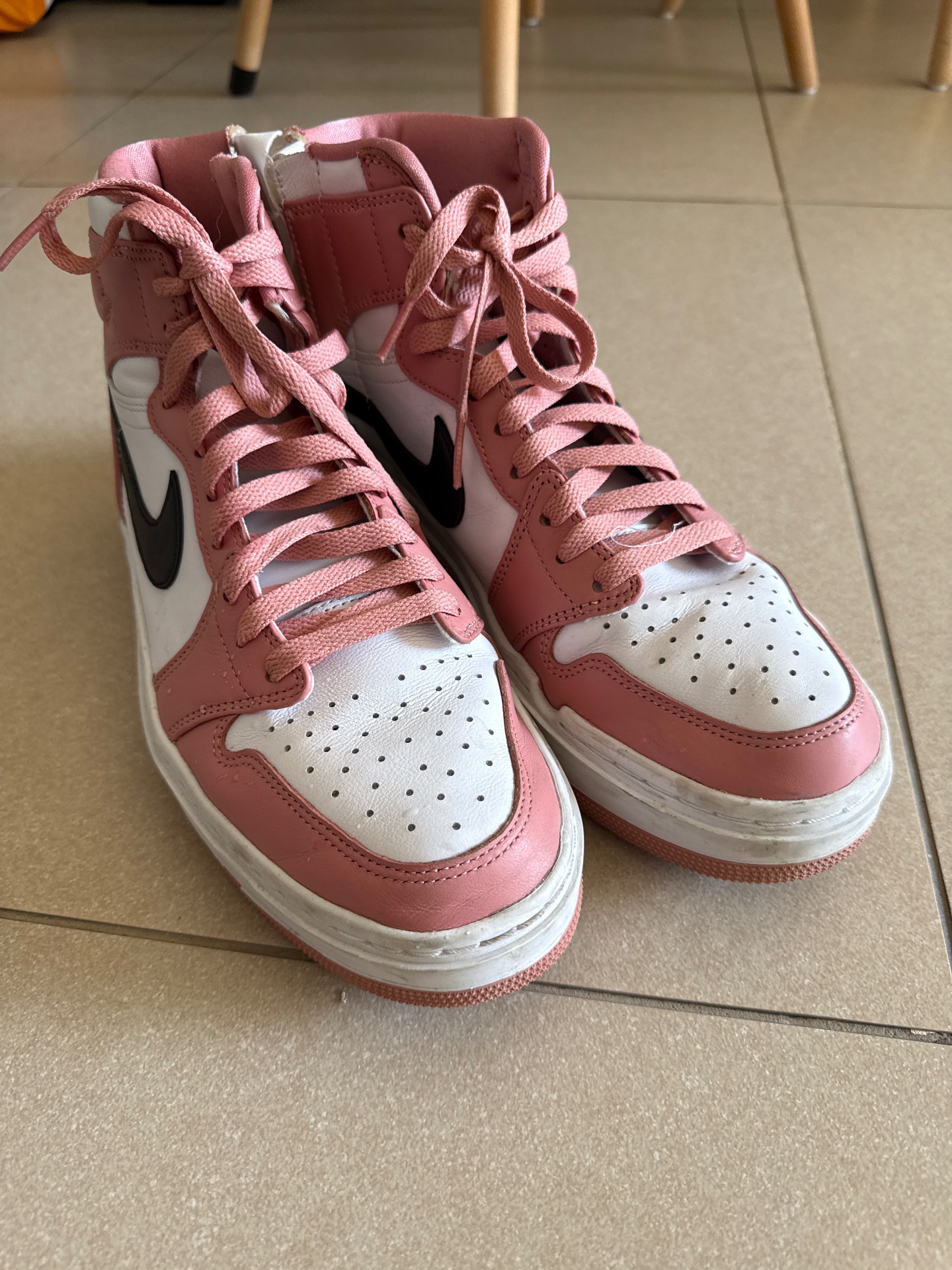 אייר ג׳ורדנס נשים Nike - נייקי יד שנייה בנמיז - Nemyz