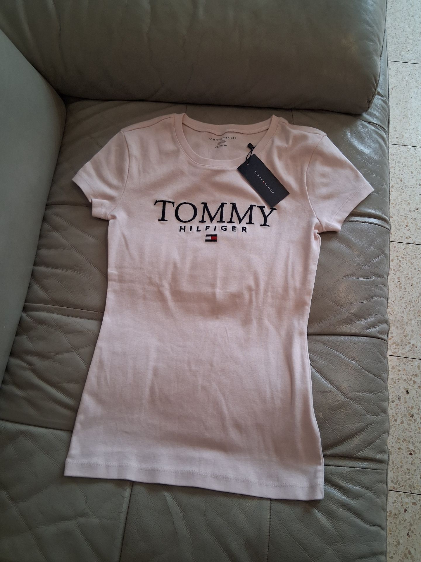 חולצה baby tee Tommy Hilfiger - טומי הילפיגר יד שנייה בנמיז - Nemyz