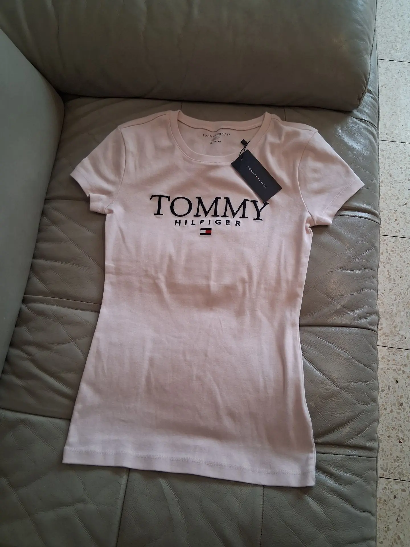 חולצה baby tee Tommy Hilfiger - טומי הילפיגר יד שנייה בנמיז - Nemyz