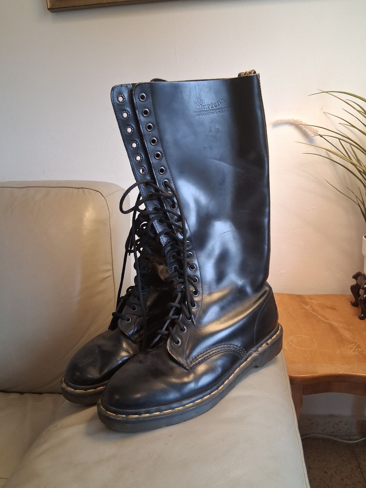 נעלי וינטג iconic Dr. Martens - ד"ר מרטינס יד שנייה בנמיז - Nemyz