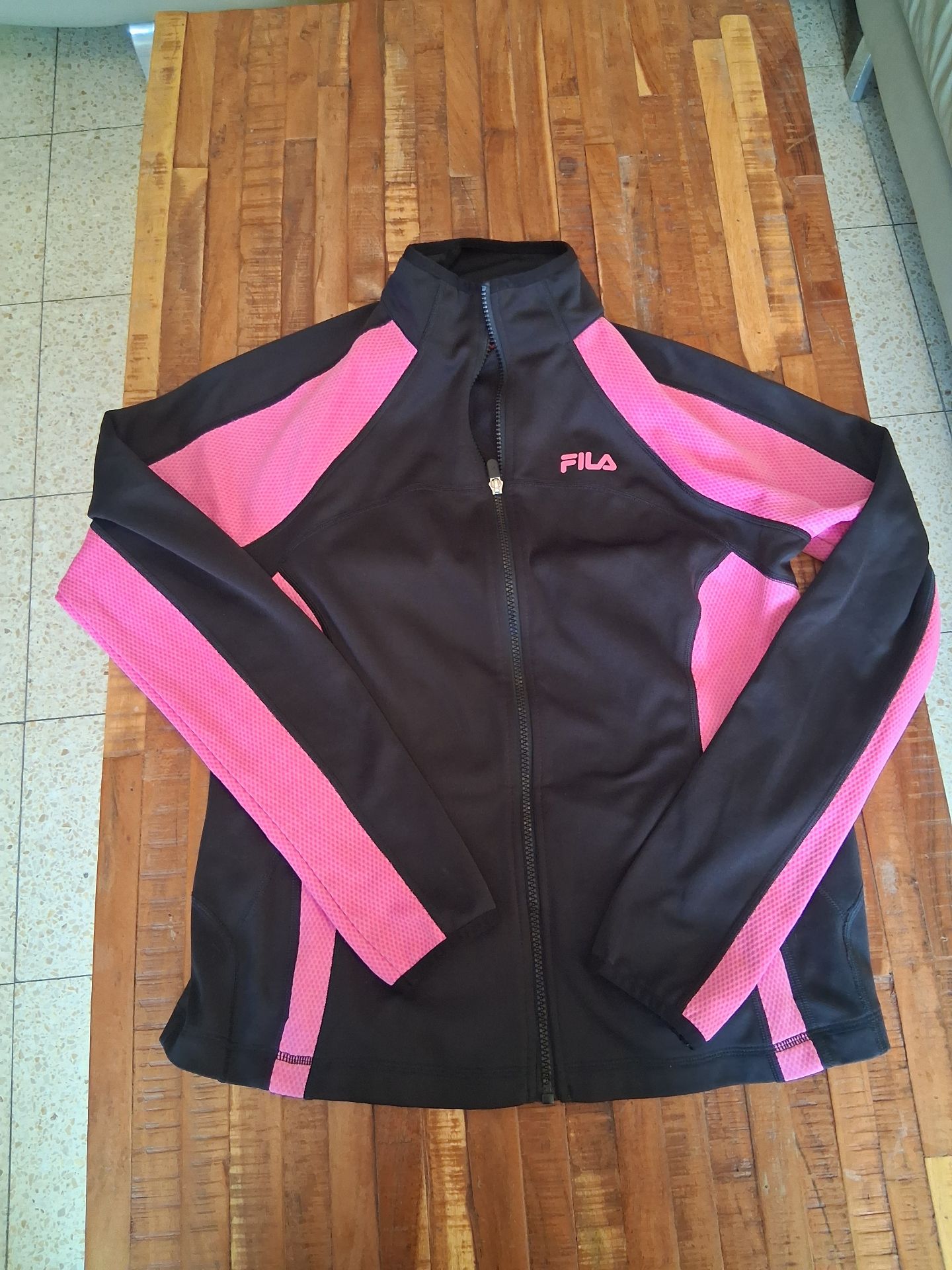 גקט ספורט מדליק 🏃‍♀ Fila - פילה יד שנייה בנמיז - Nemyz