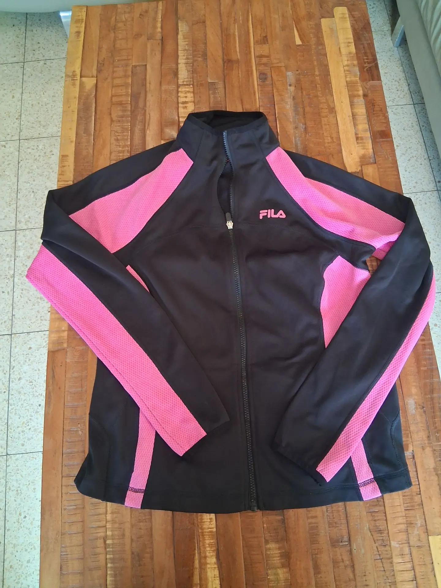 גקט ספורט מדליק 🏃‍♀ Fila - פילה יד שנייה בנמיז - Nemyz