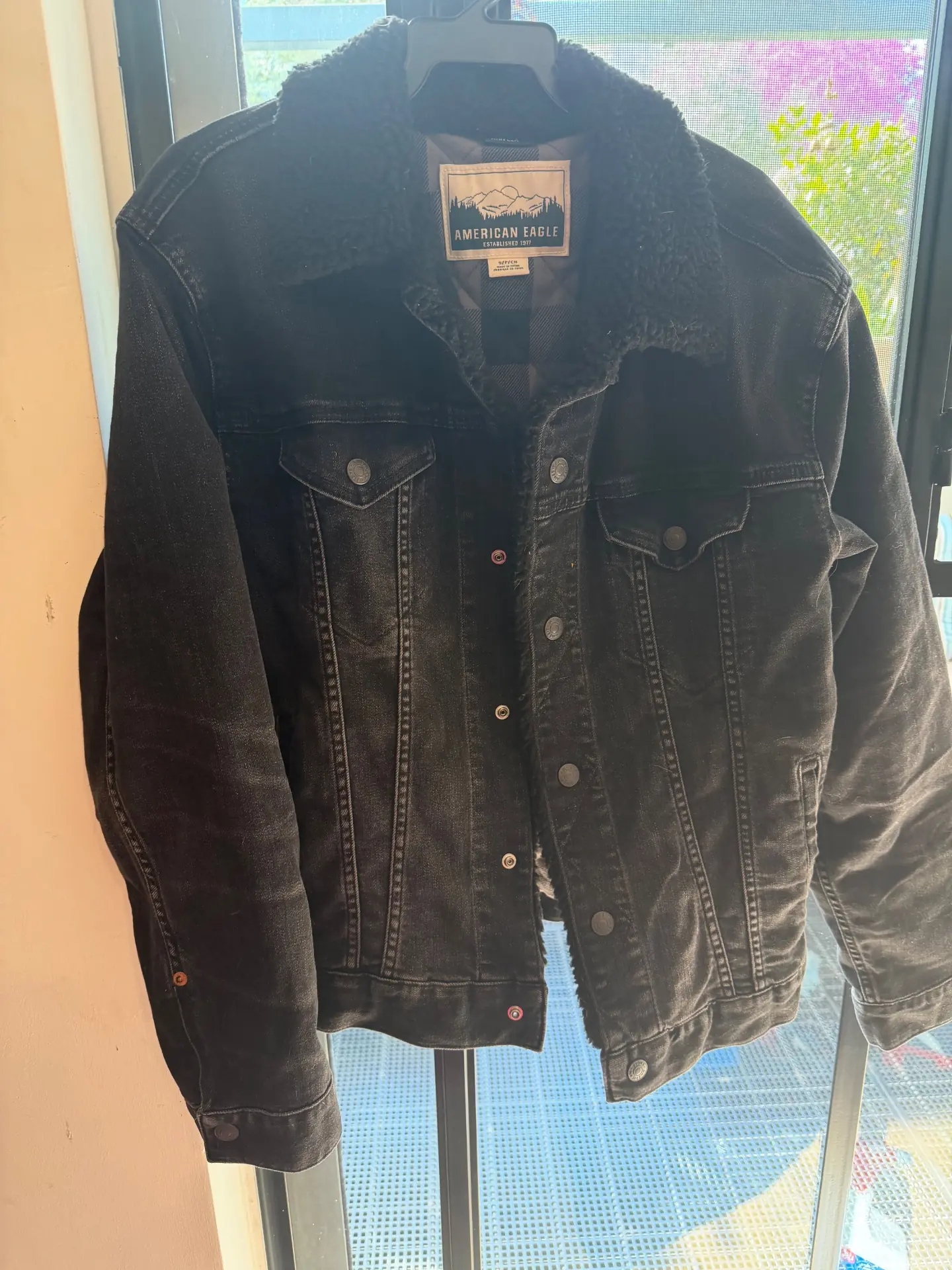 ג׳קט ג׳נס מרופד American Eagle – אמריקן איגל יד שנייה בנמיז - Nemyz