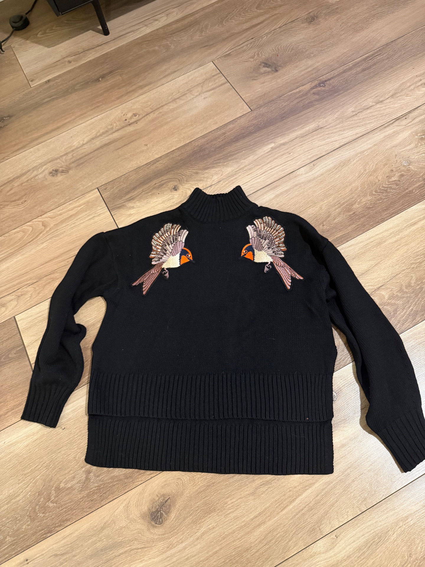 סריג שחור עם ציפורים H&M - אייץ' אנד אם יד שנייה בנמיז - Nemyz