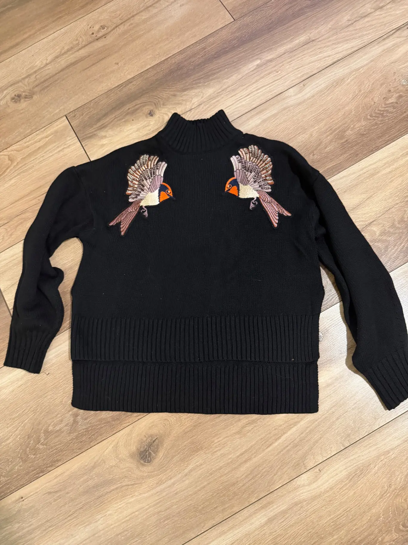סריג שחור עם ציפורים H&M - אייץ' אנד אם יד שנייה בנמיז - Nemyz