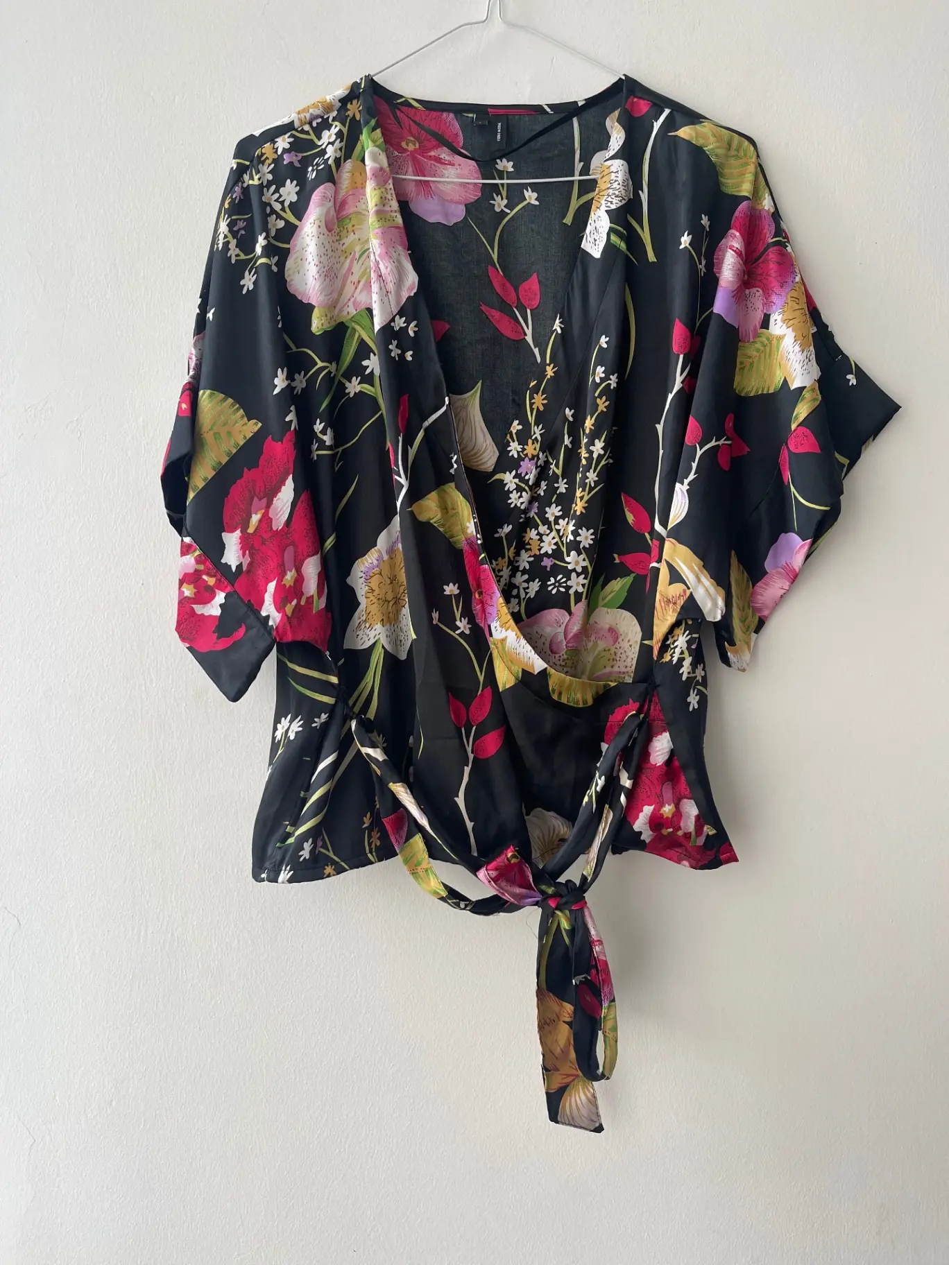 חולצת קמונו מעטפת Vero Moda – ורו מודה יד שנייה בנמיז - Nemyz
