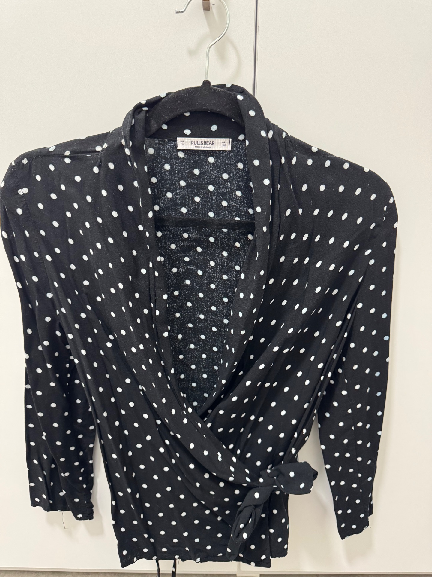 חולצת מעטפת נקודות Pull & Bear - פול אנד בר יד שנייה בנמיז - Nemyz