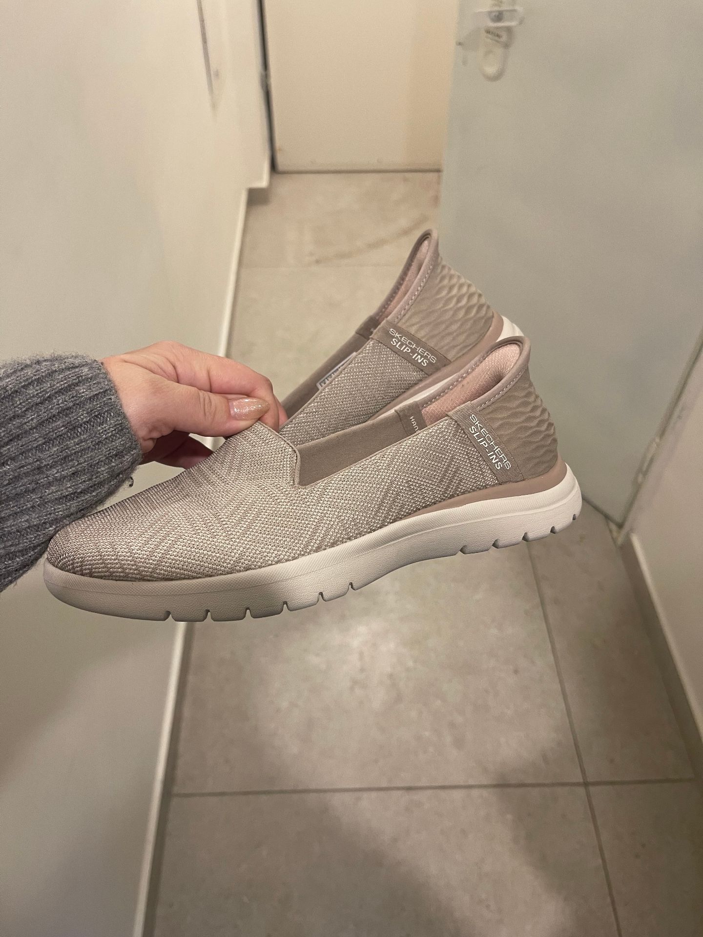 Skechers Slip-Ins Skechers – סקצ'רס יד שנייה בנמיז - Nemyz