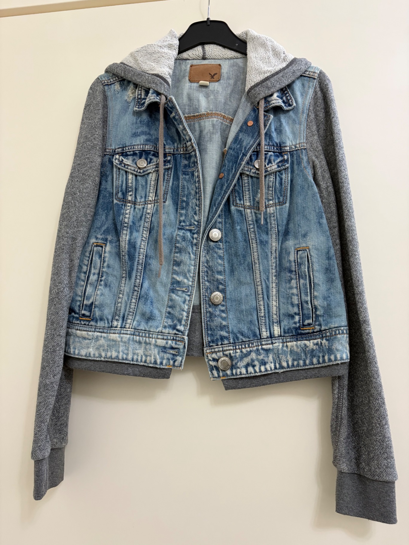 ג׳קט ג׳ינס קפוצ׳ון American Eagle – אמריקן איגל יד שנייה בנמיז - Nemyz