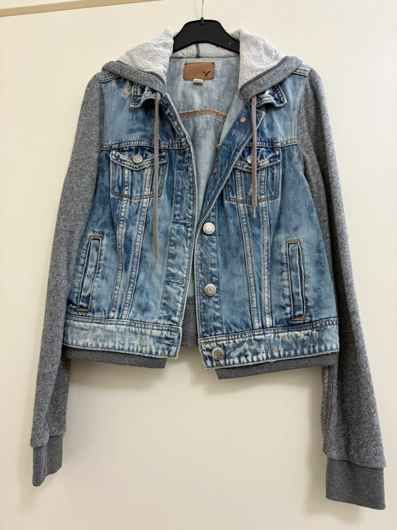 ג׳קט ג׳ינס קפוצ׳ון American Eagle – אמריקן איגל יד שנייה בנמיז - Nemyz