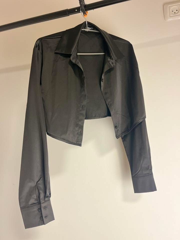 מכופתרת שחורה סאטן אחר יד שנייה בנמיז - Nemyz