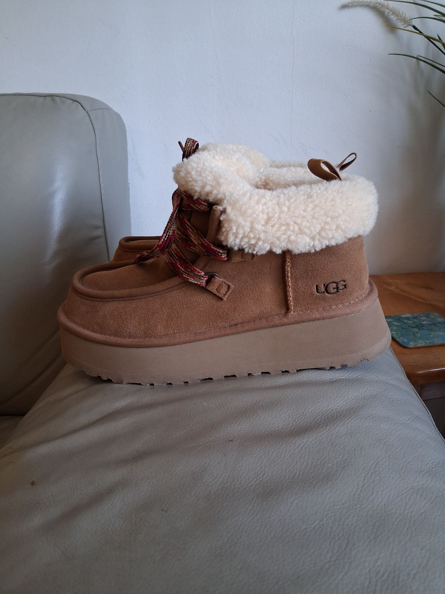 מגף Funkarra מעלף UGG - אג יד שנייה בנמיז - Nemyz