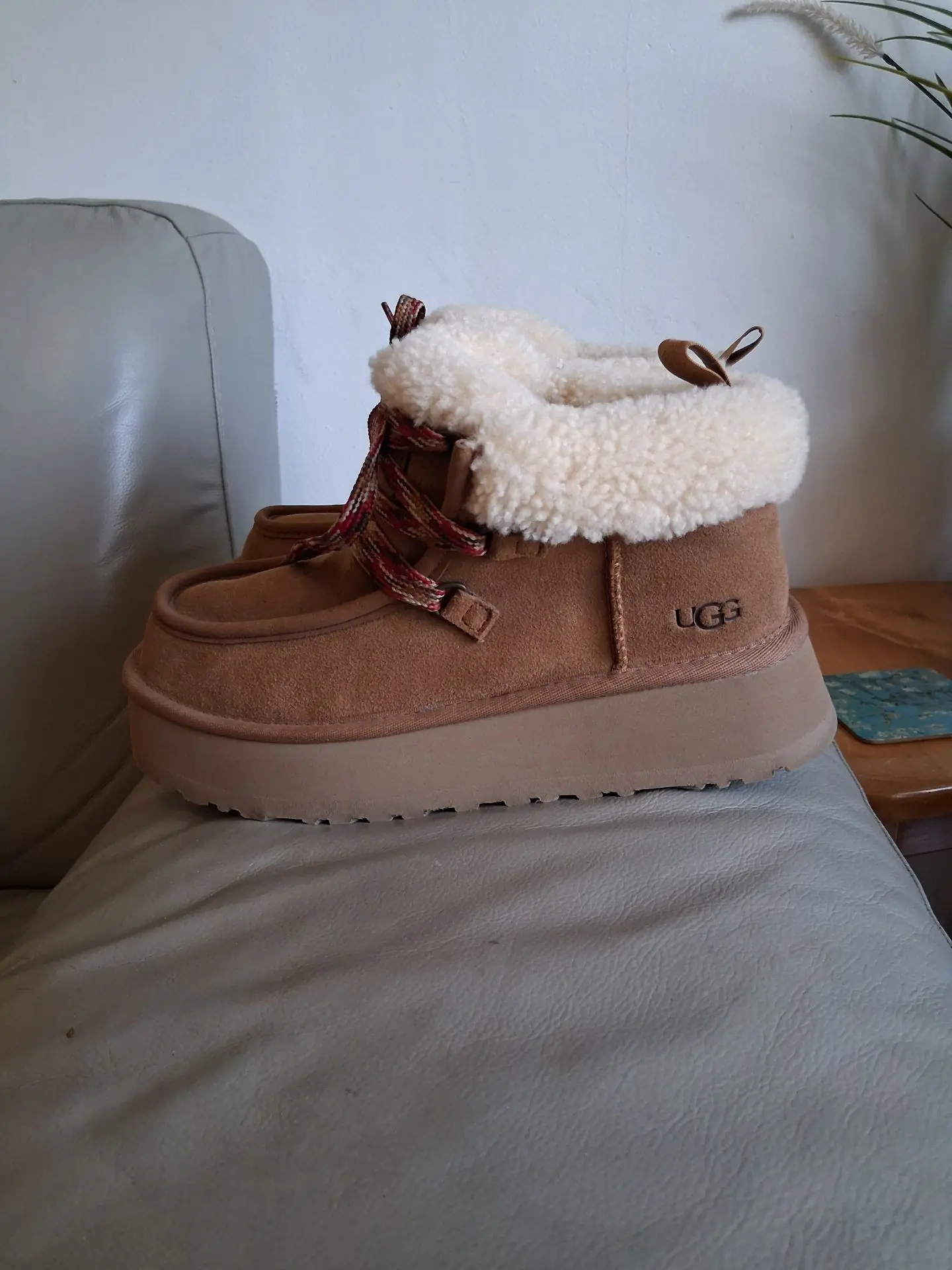 מגף Funkarra מעלף UGG - אג יד שנייה בנמיז - Nemyz