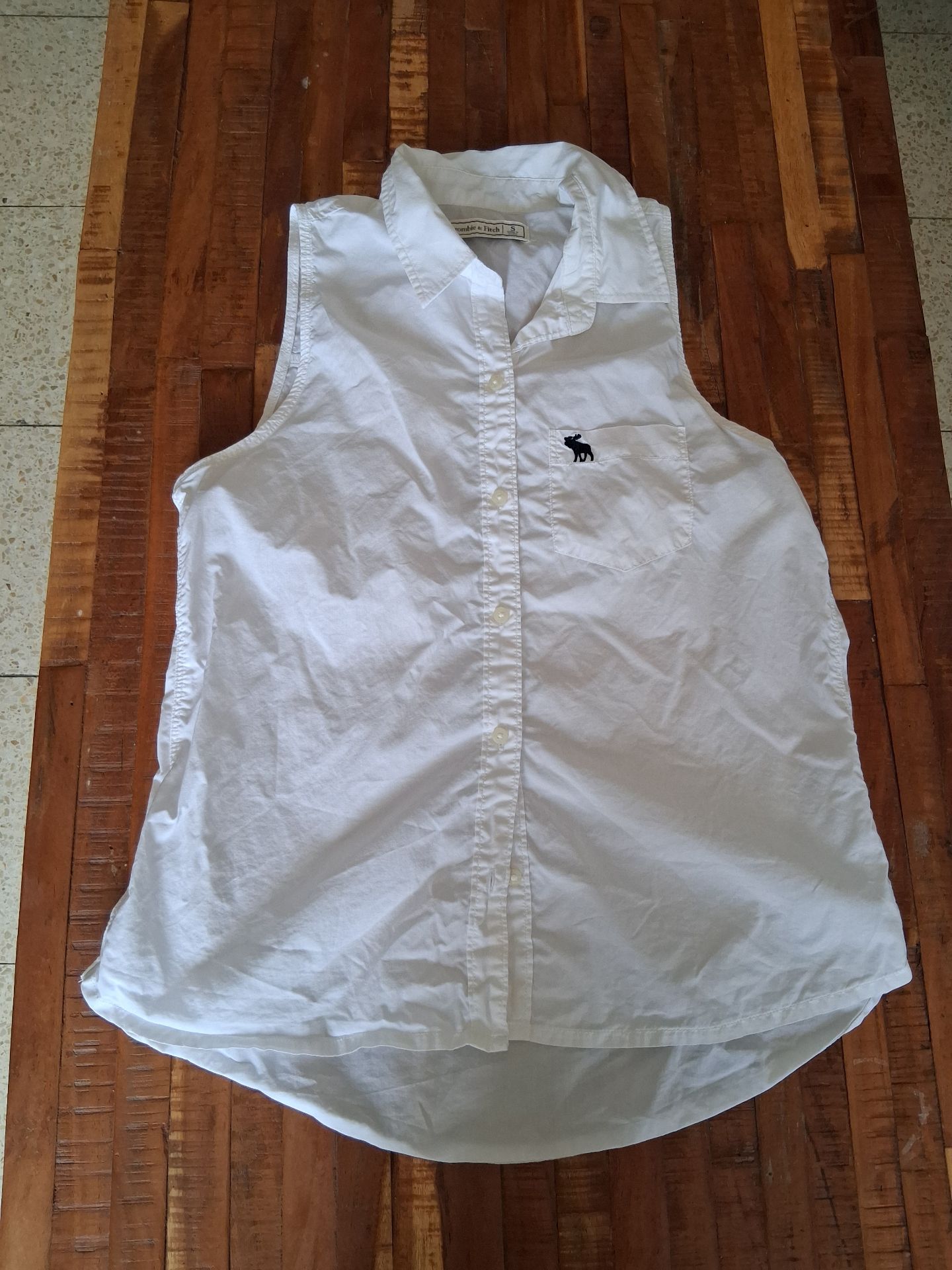 ווסט כותנה מקסימה Abercrombie & Fitch – אברקרומבי אנד פיץ' יד שנייה בנמיז - Nemyz