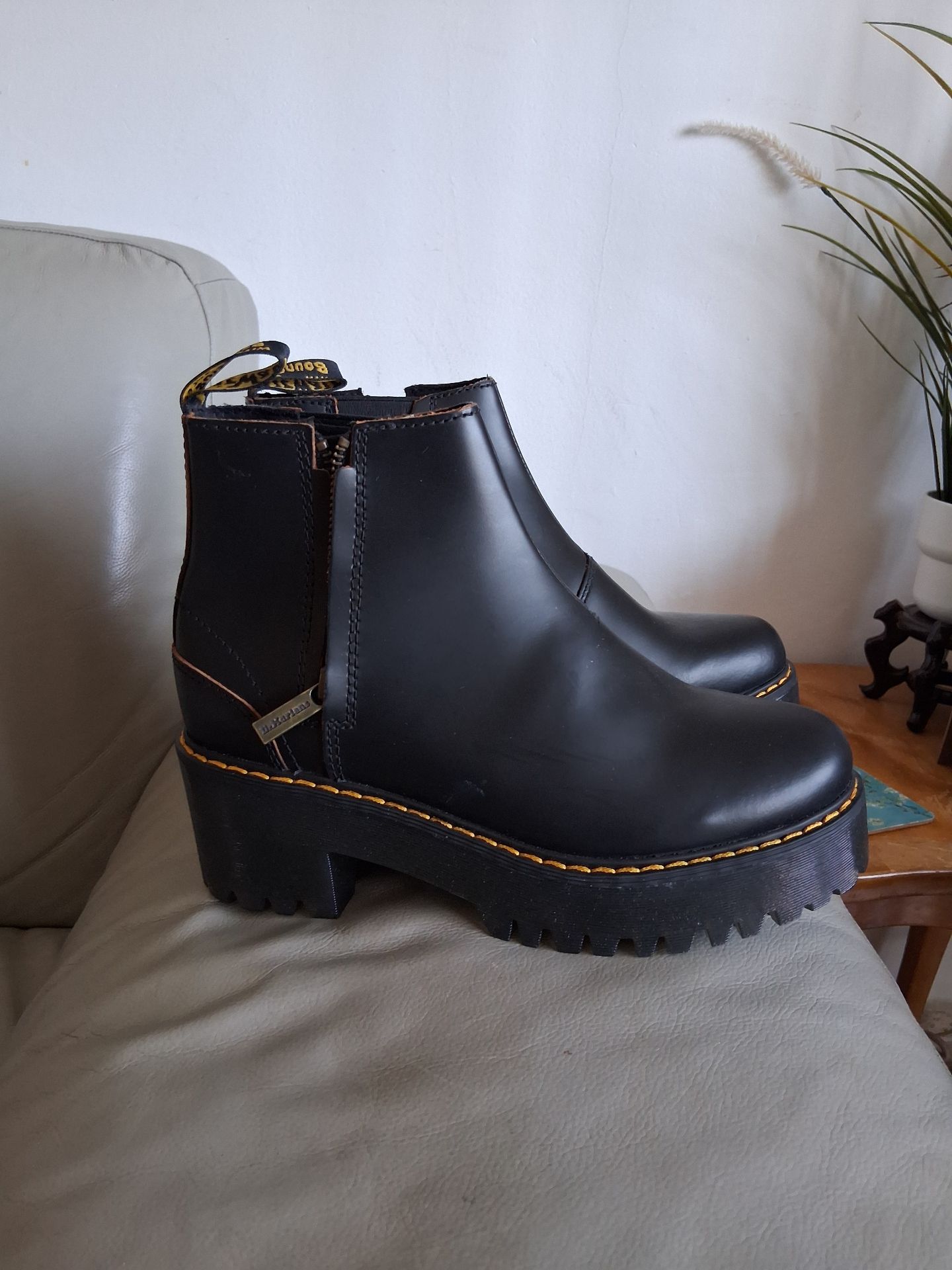 מגפי Dr. Martens Dr. Martens - ד"ר מרטינס יד שנייה בנמיז - Nemyz